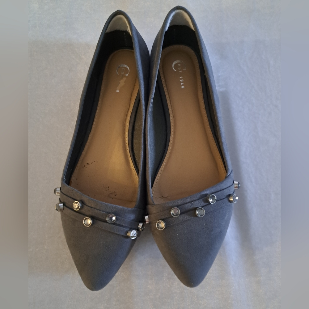Cato est 1946 gray flats with matching jewels on front & silver around t…
